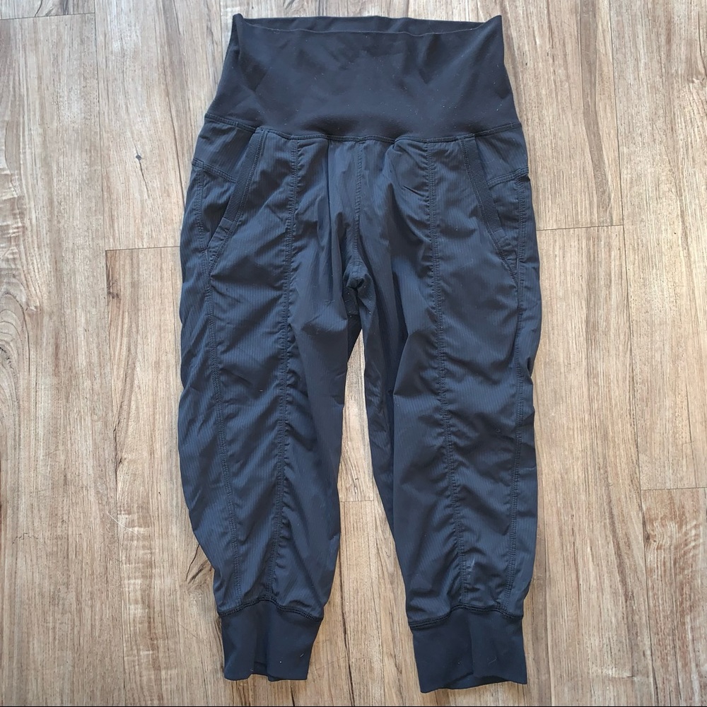 Gently used women’s Lululemon pants